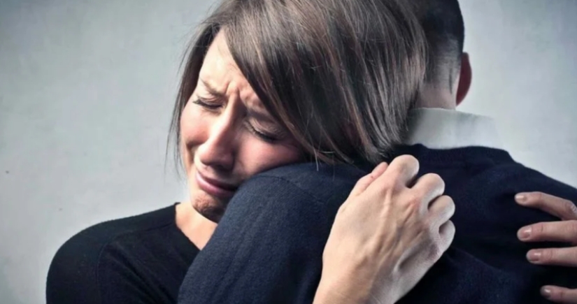 "Hug and cry": how did the expression popular among modern youth appear