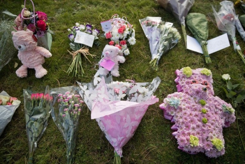 Hundreds of people came to the funeral of an unnamed girl who was abandoned by her mother