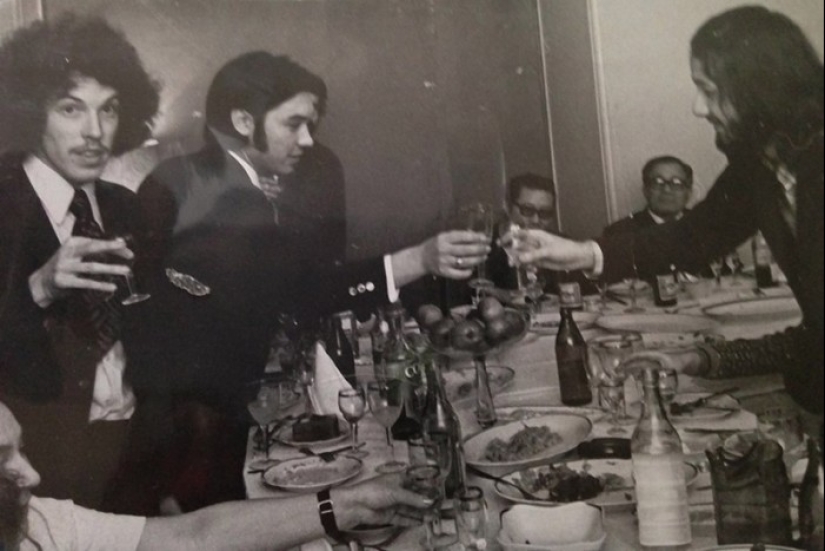 "I demand the continuation of the banquet": rare photos of Soviet celebrities during feasts
