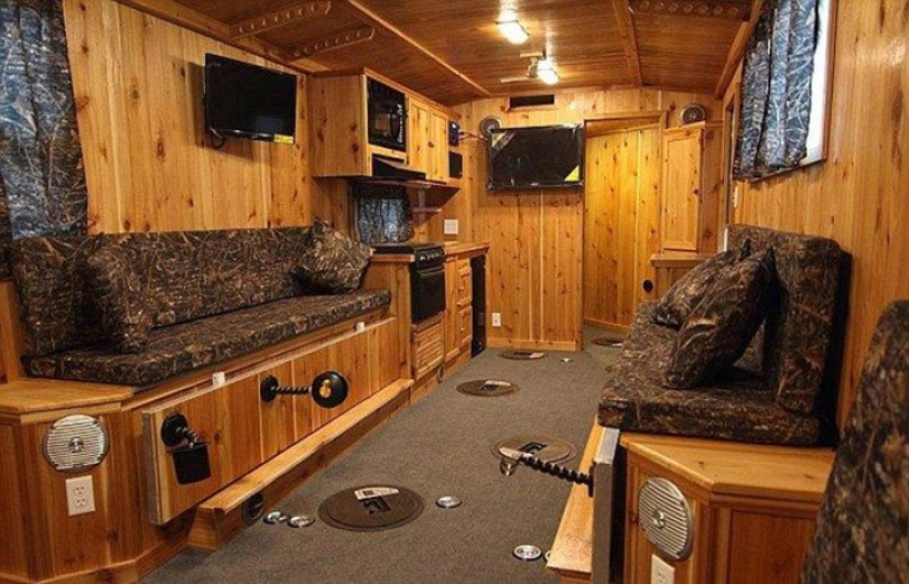 Ice fishing mobile home