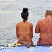 I'm lying on the beach: monstrously beautiful vacationers who can be found on any beach