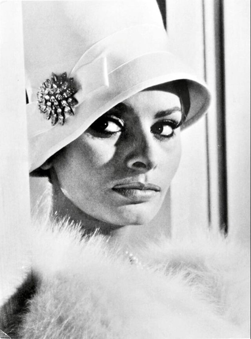 Impresionante Sophia Loren durante el rodaje de la película " Millionaire»