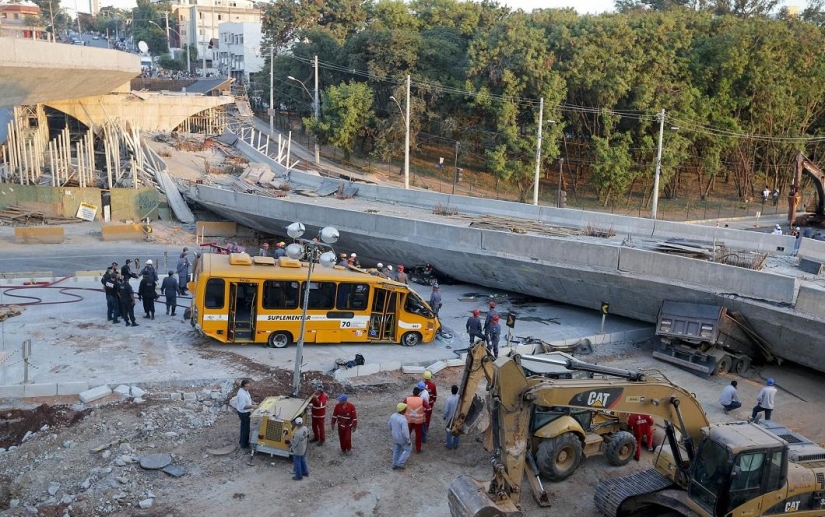 In Brazil, an overpass collapsed on a bus and cars