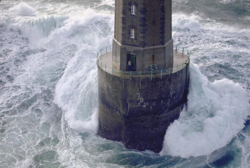 In the middle of the storm: did the lighthouse keeper from the legendary photograph survive?