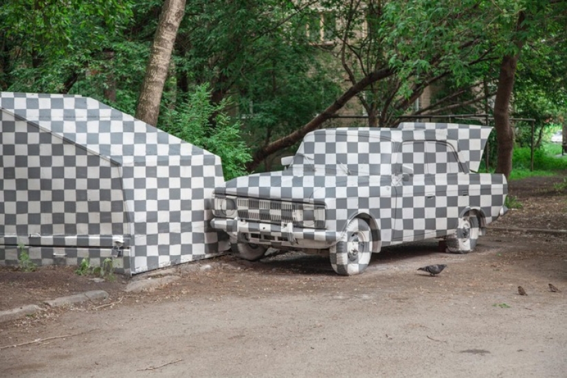 In Yekaterinburg, artists "removed" an old car from reality along with a garage