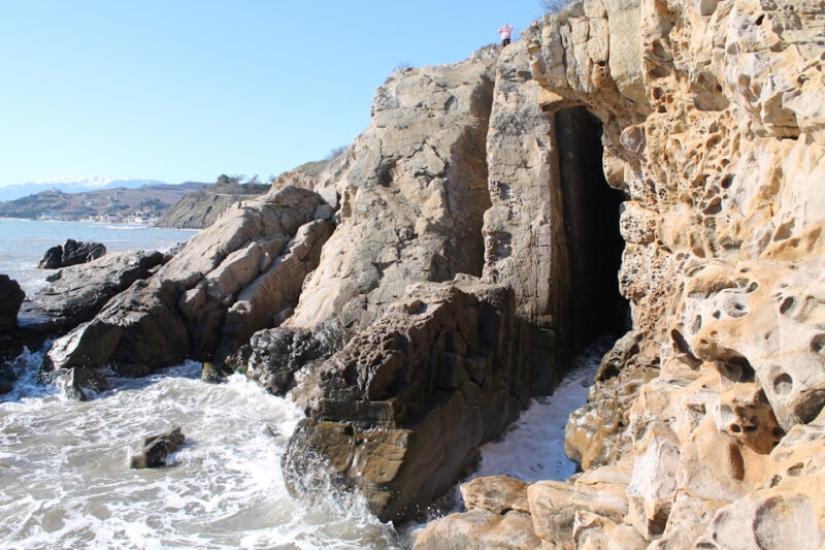 Increíble" Queso " rocas-un milagro de la naturaleza en la costa de Crimea