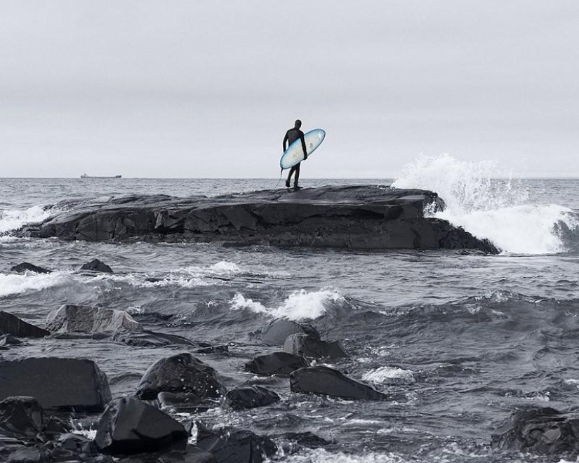 Increíbles fotos de surfear en un lago semicongelado