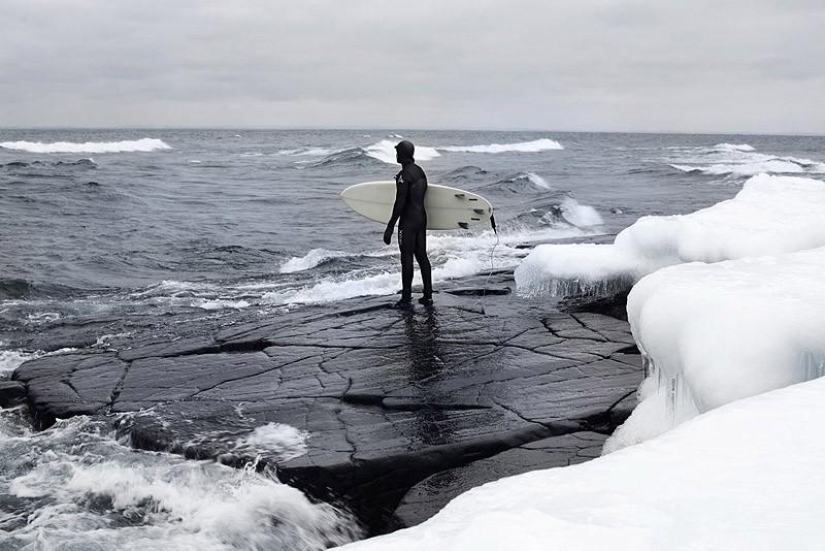 Increíbles fotos de surfear en un lago semicongelado