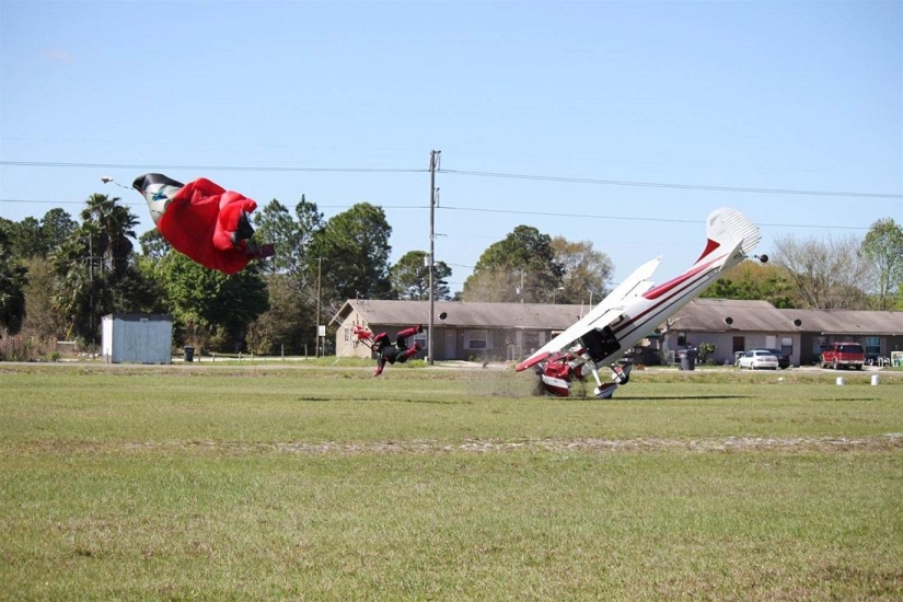 Increíbles fotos del choque de un avión y un paracaidista