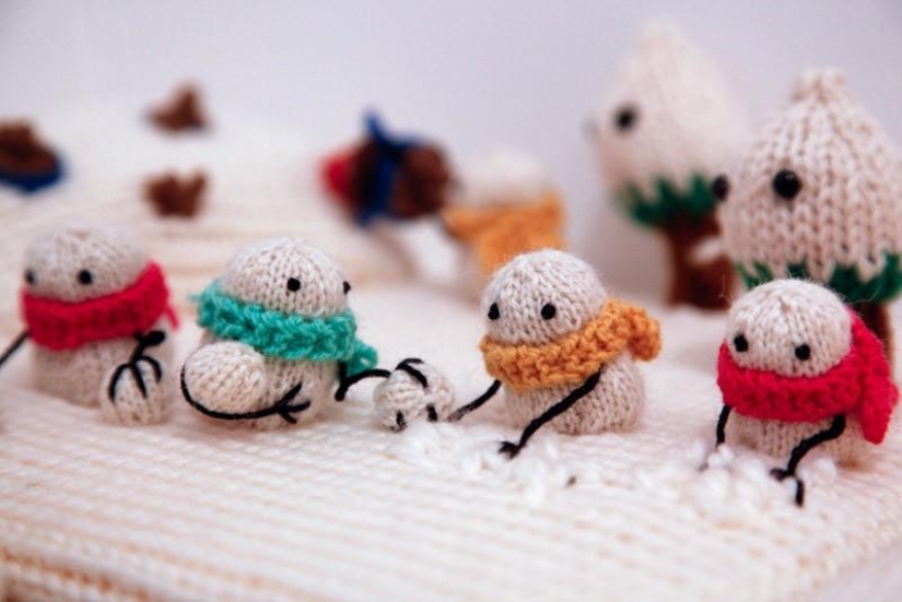Incredible miniature things knitted and crocheted