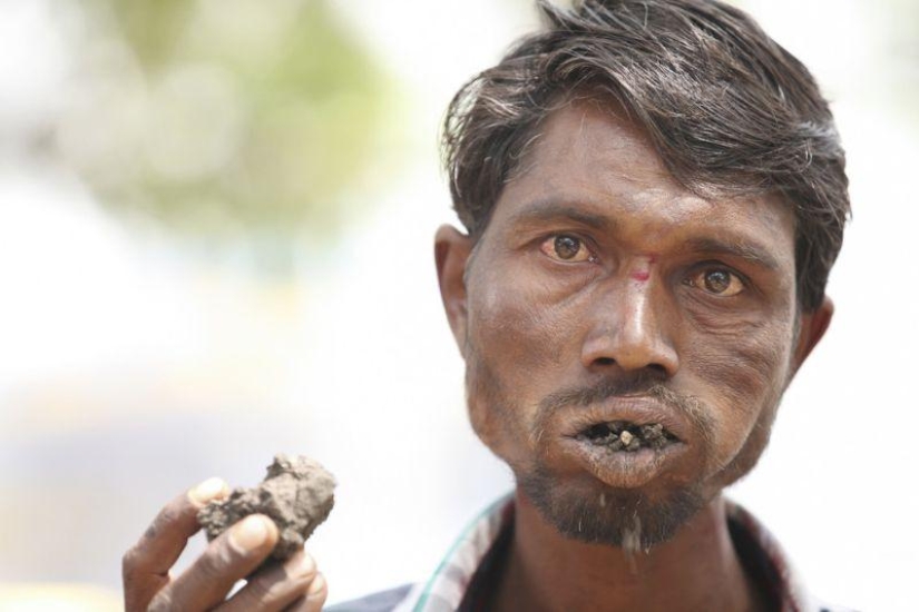 Indio come ladrillos y piedras desde hace 20 años