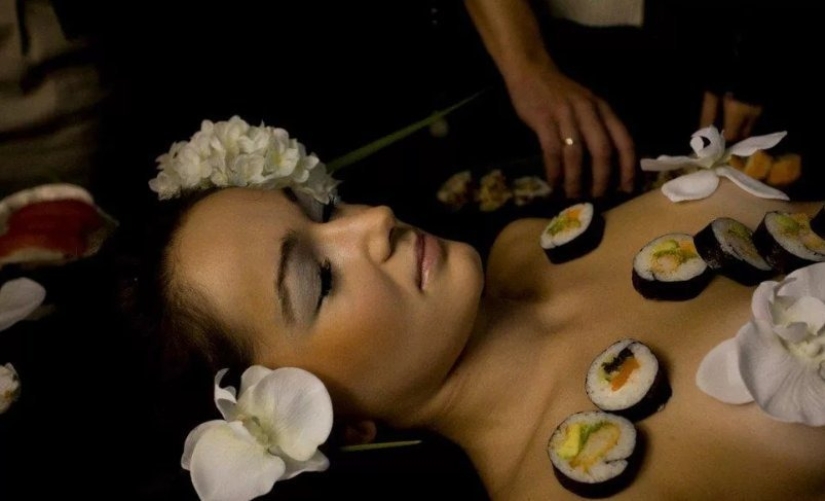 Japanese exotic "netaymori": sushi from the body of a beautiful geisha