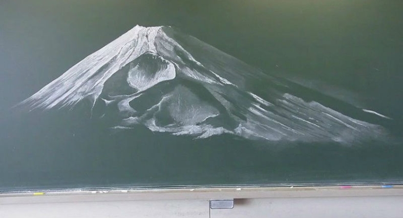 Japanese schoolchildren create incredibly beautiful drawings on school boards