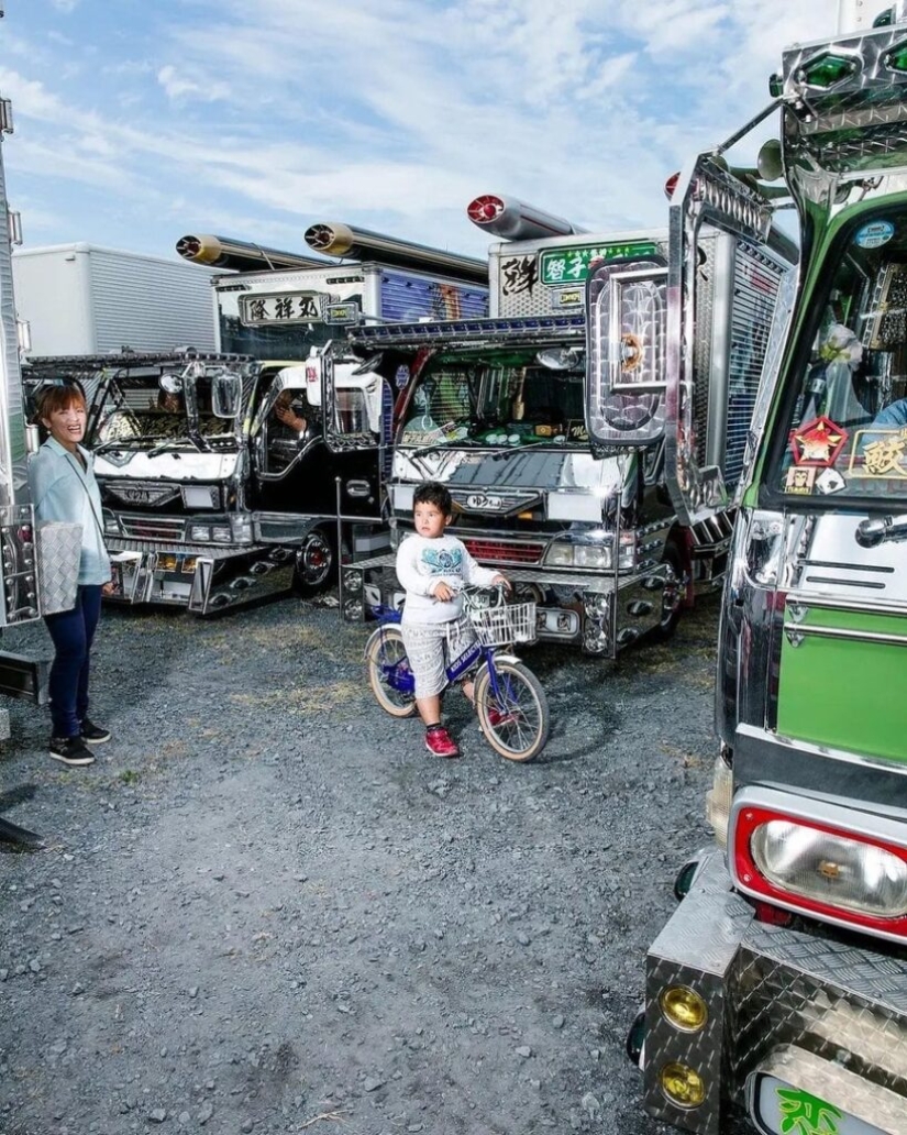 Japanese trucks "Decotora" in pictures by Robert Benson