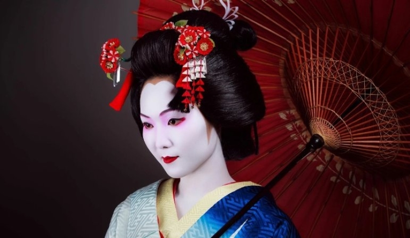 Japonés exótico "netaymori": sushi del cuerpo de una hermosa geisha