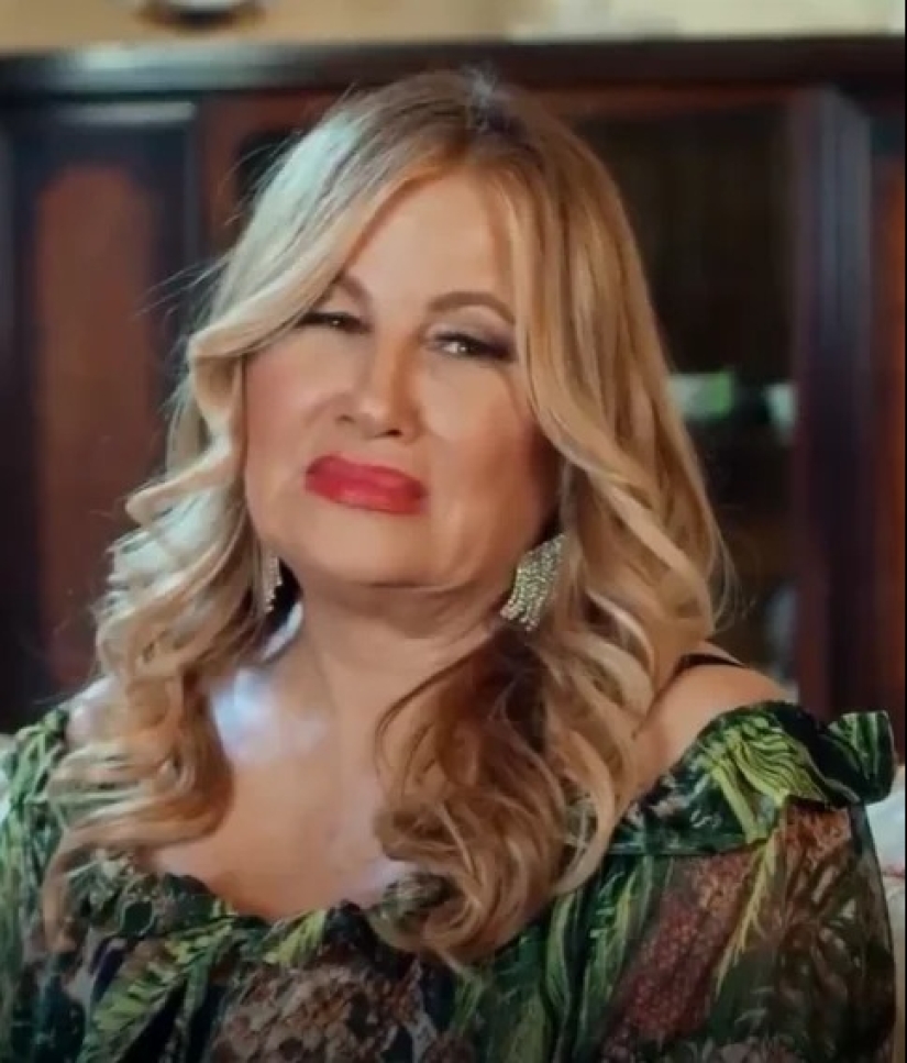 Jennifer Coolidge, the legendary "Stifler's mom" from American pie: in his youth and now