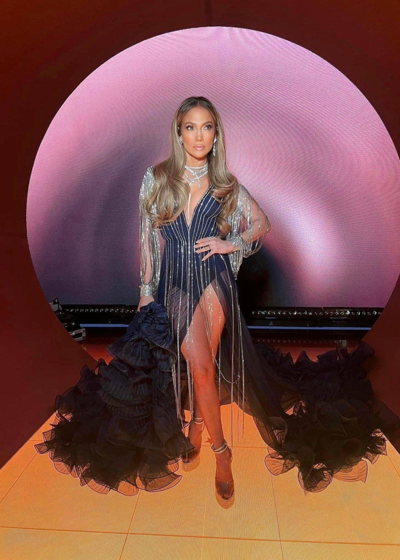 Jennifer Lopez in Gucci dress and Bvlgari jewelry at the 2023 Grammys
