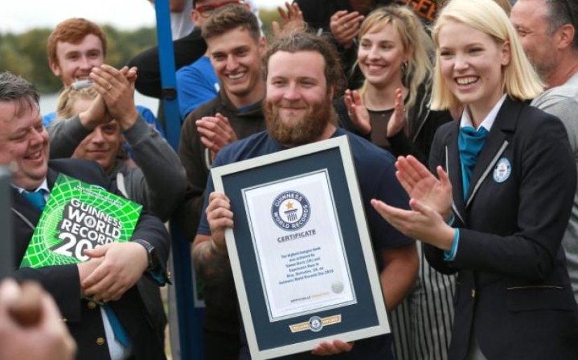Jump from a height of 70 meters and other photos from the Guinness World Records Day