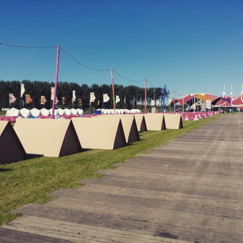 KarTent - cardboard tents for music festivals