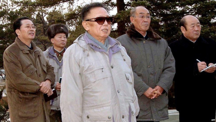 Kim Jong Un shot his uncle with a machine gun