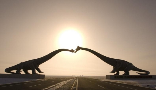 Kissing dinosaurs of Eren Hot in China Kissing dinosaurs of Eren Hot in China