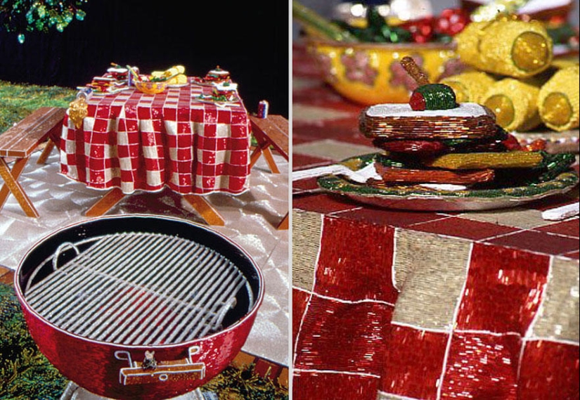 Kitchen and backyard made of ... beads!