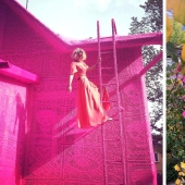 Knitted pink house in Finland is the work of skillful hands of a Polish designer
