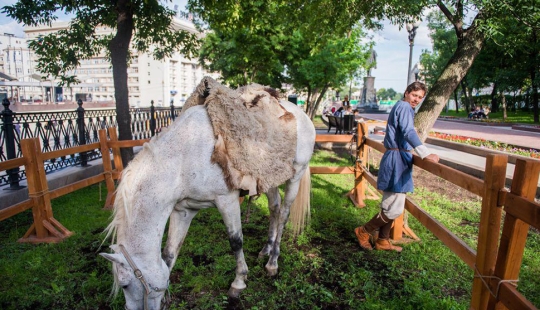 Know our people! Cool historical reconstruction in the center of Moscow