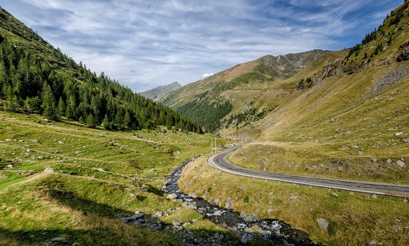 La autopista Transfagaras es una de las rutas más bonitas de Europa
