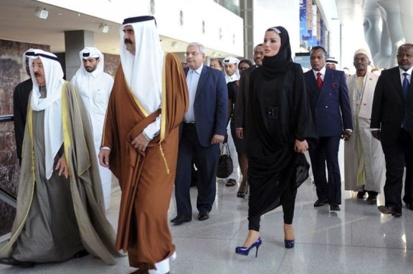 La belleza oriental que realmente gobierna Qatar: Sheikha Moza