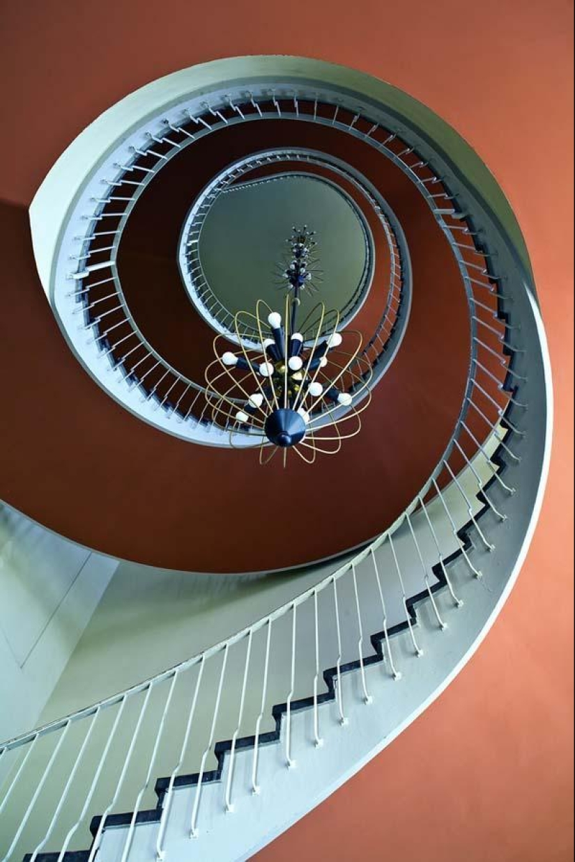La belleza vertiginosa de las escaleras de caracol