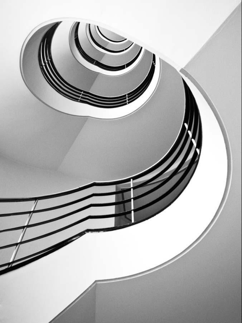 La belleza vertiginosa de las escaleras de caracol