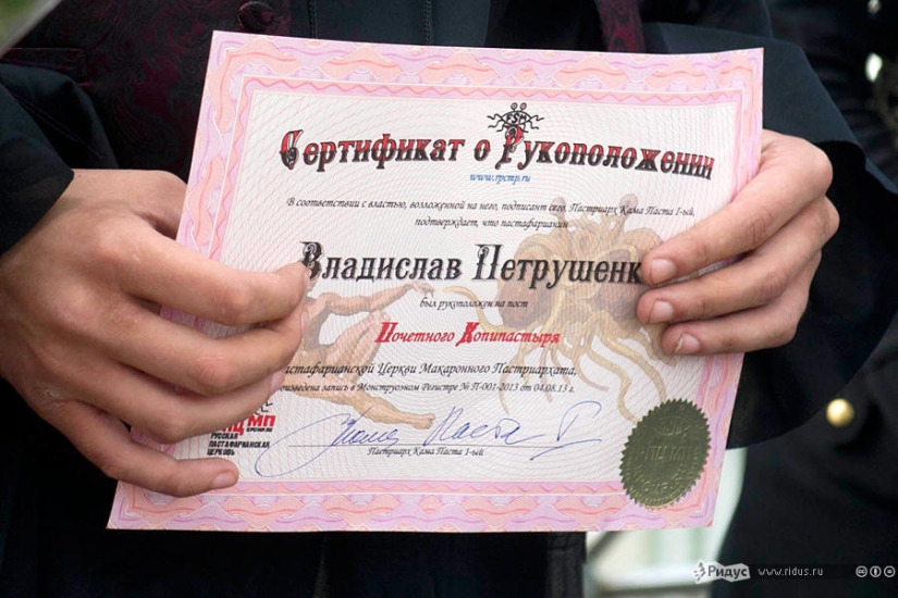 La boda de los seguidores del Pasta Monster tuvo lugar en Moscú