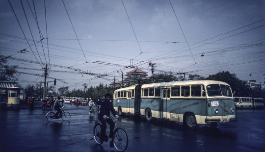 La China de los años 80 es similar a la Unión Soviética como un hermano gemelo