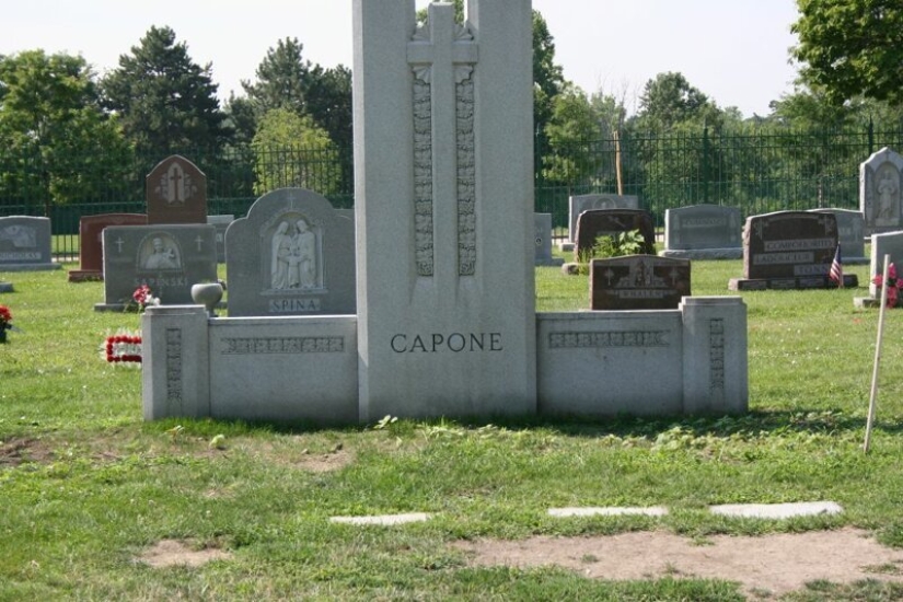La ciudad de los muertos: las tumbas de los 10 criminales más famosos de