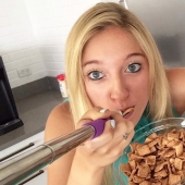 ¡La cuchara selfie te permite tomar fotos mientras comes!