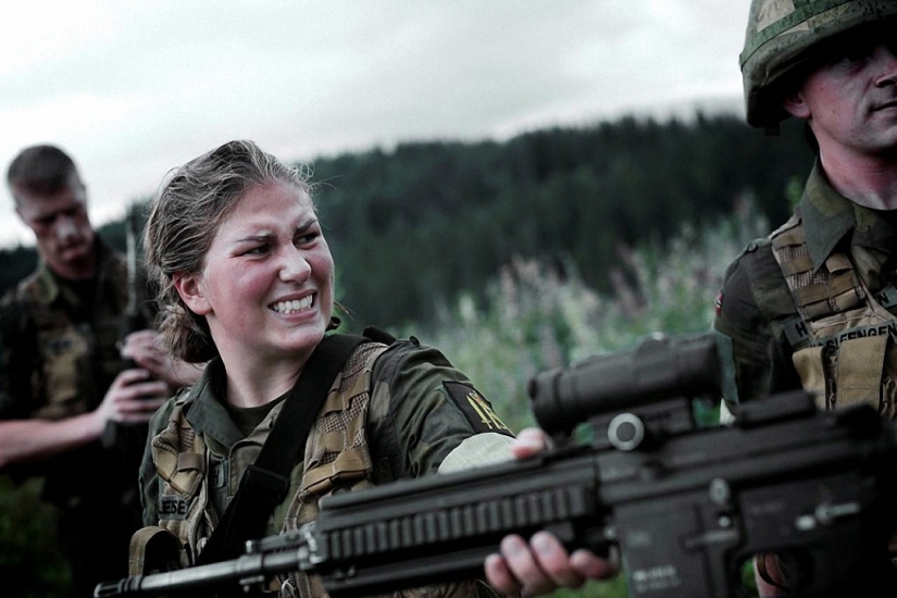La hermosa mitad del ejército noruego.