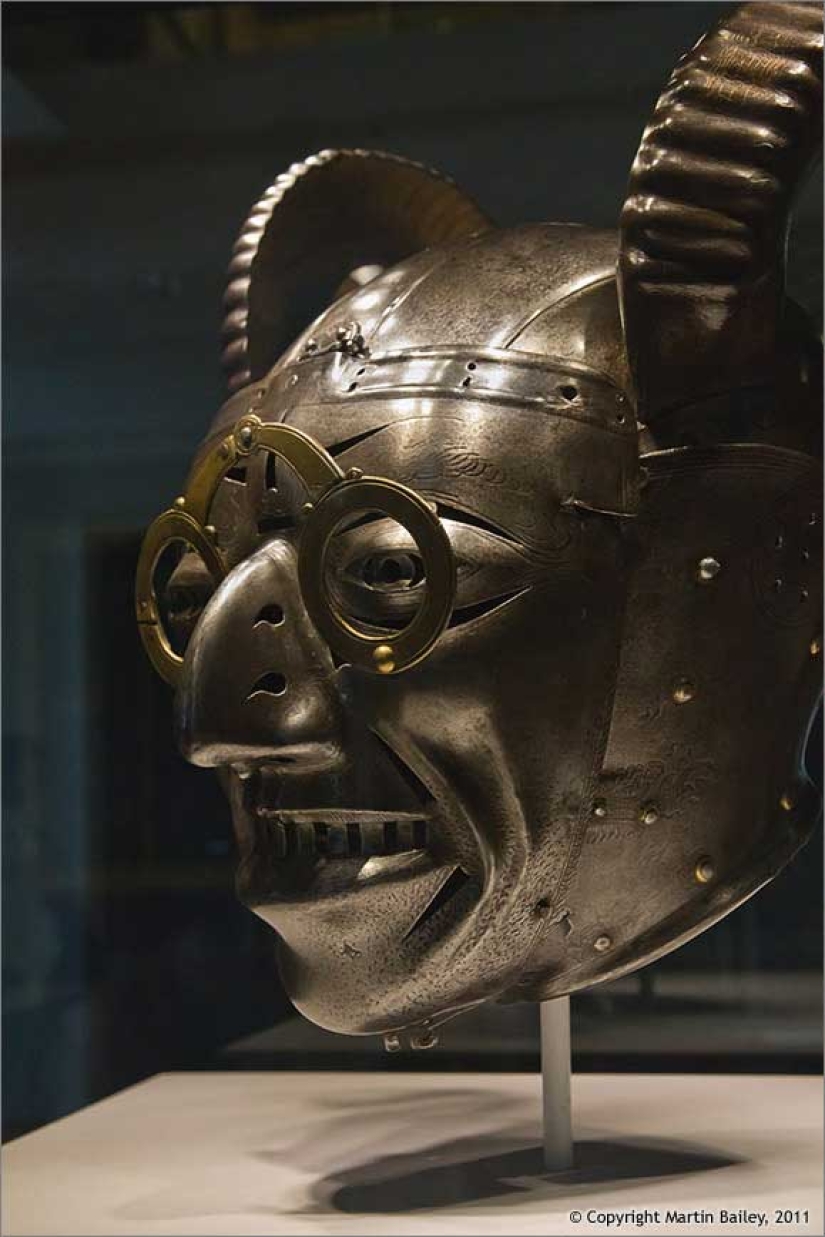 La historia de la armadura más inusual — el casco con cuernos del rey Enrique VIII