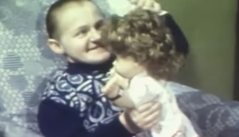 La historia de Masha Mikhalitsyna, a quien su madre guardó en un cofre durante 12 años
