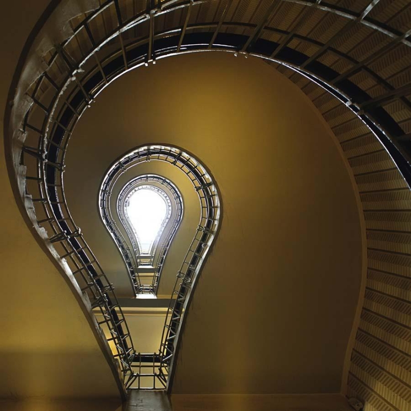 La impresionante belleza de las escaleras de caracol