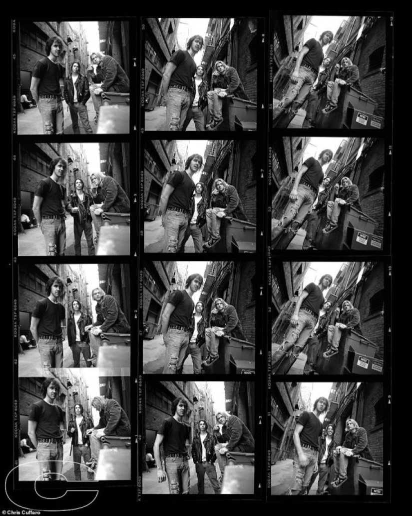 La última revolución del Rock: raras fotos de bandas de culto grunge de los 90 por Chris Cuffaro
