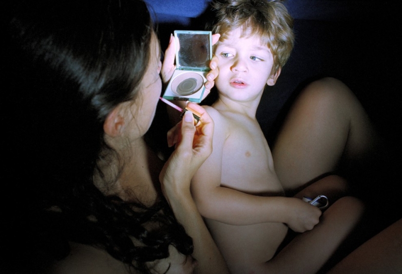 La maternidad a través de la lente de Elinor Carucci
