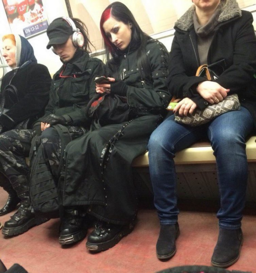 La moda de la gente: el más brillante de los pasajeros en el metro