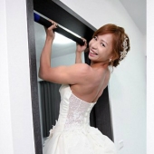 La novia más fuerte del mundo: una mujer taiwanesa conquistó a los invitados a la boda entrenando con un vestido