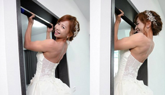 La novia más fuerte del mundo: una mujer taiwanesa conquistó a los invitados a la boda entrenando con un vestido