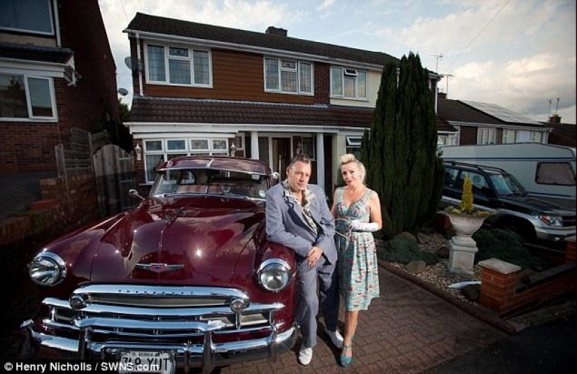 La pareja volvió a los años cincuenta para salvar su matrimonio