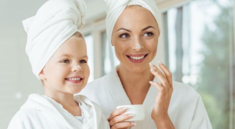La piel no es como la de un bebé: por qué los adultos no deben usar cosméticos para niños