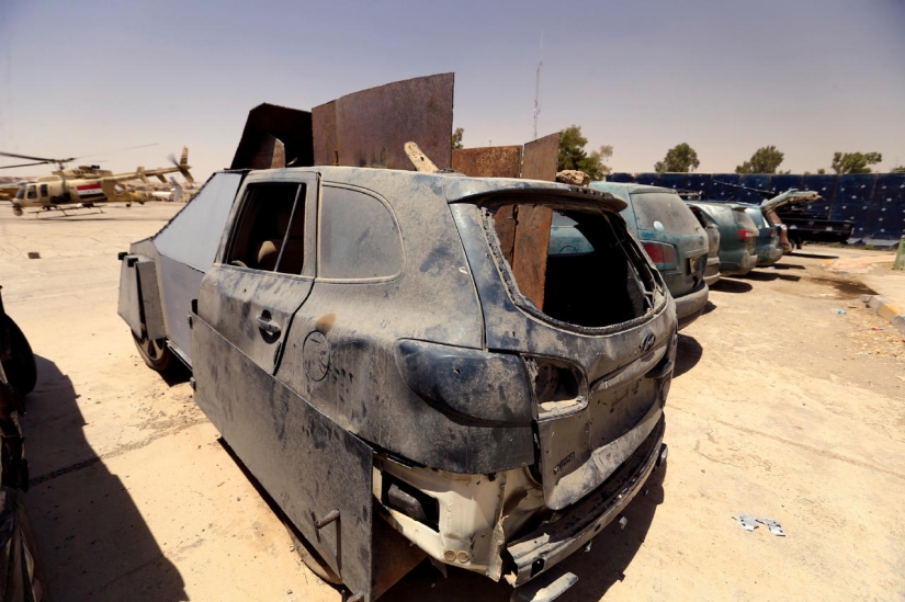 La policía iraquí mostró autos de terroristas del Estado Islámico