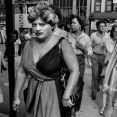 La realidad en blanco y negro de la Nueva York de los 80 en fotos de Bruce Gilden
