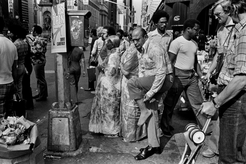 La realidad en blanco y negro de la Nueva York de los 80 en fotos de Bruce Gilden